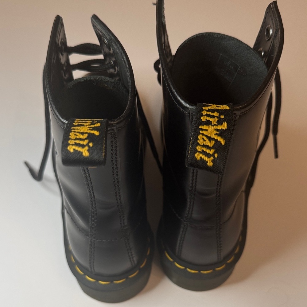 Dr. Martens 1460 Black Smooth Leather Boots Women’s 7 Minimal Wear - Picture 4 of 5